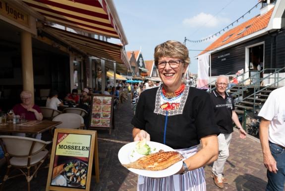 Volendamse klederdracht | Marinapark Volendam